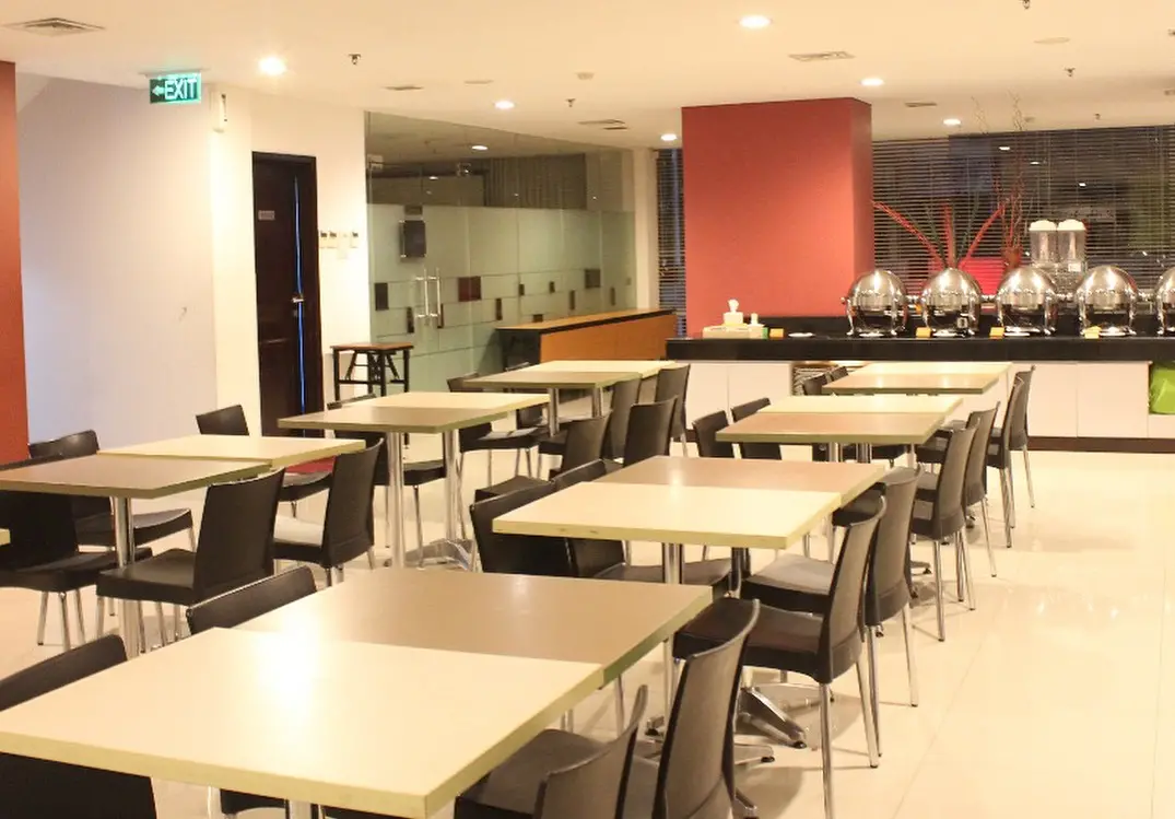 Potret restauran Amaris Hotel Malang.