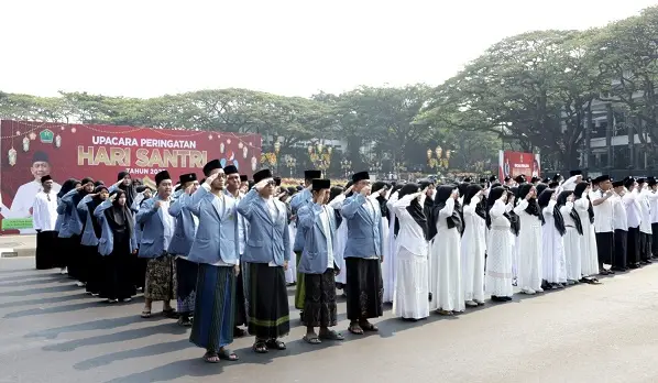 Suasana upacara Hari Santri yang dipimpin Pj Wali Kota Malang.