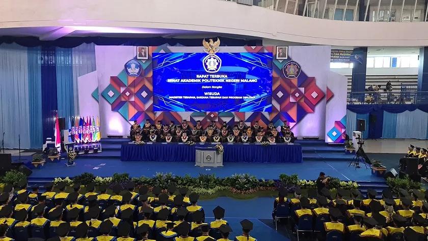 Direktur Polinema Kukuhkan 837 wisudawan periode 63.