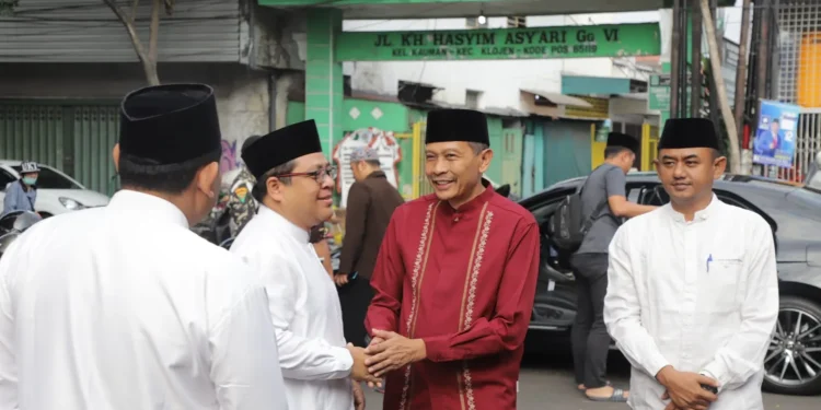Pj Wali Kota Malang, Dr. Ir. Wahyu Hidayat, MM, menghadiri maulid nabi yang digelar oleh PCNU Kota Malang.