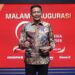 Pj Wali Kota Malang, Dr. Ir. Wahyu Hidayat, MM, saat menerima penghargaan.