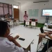 Salah seorang Expertise Jagoan Hosting tengah memberikan paparan kepada guru dan peserta didik SMK Telkom.