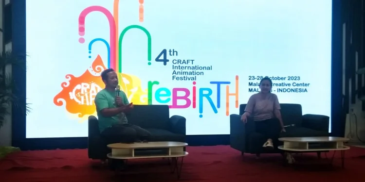 Chonie Prysilia (kanan) dan Hizkia Subyantoro (kiri) saat menjelaskan tentang CRAFT International Animation Festival 2023 di MCC 19/10/2023.