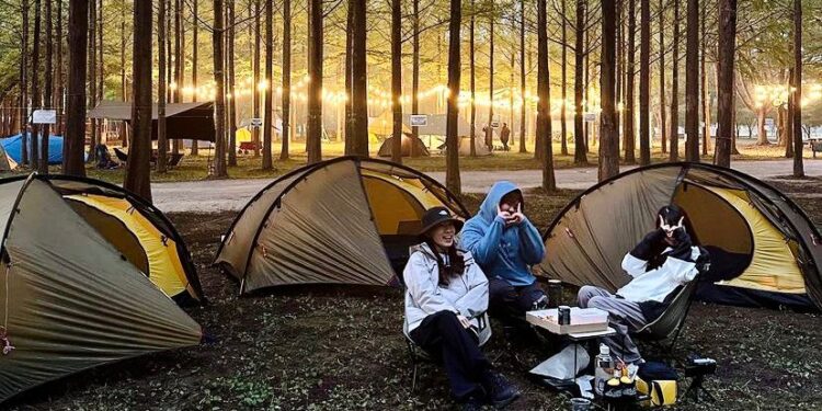 Ilustrasi tempat camping di Malang Raya.