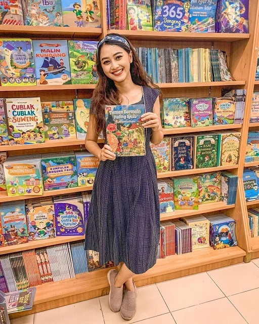 Buku karya Lintang telah dijual di toko-toko buku.