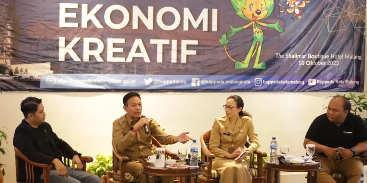 Pj wali kota malang wahyu hidayat dalam diskusi rakor komite ekonomi kreatif.