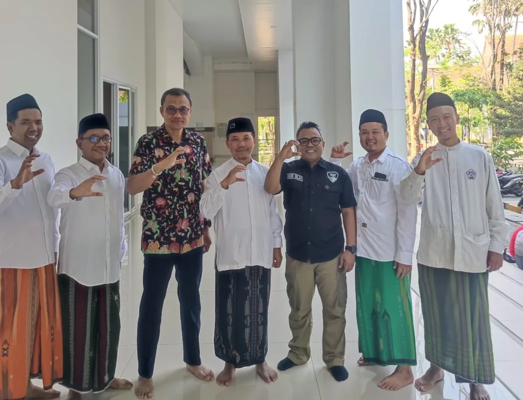 Foto bersama Gus Islah Bahrawi dengan beberapa petinggi kampus UM.
