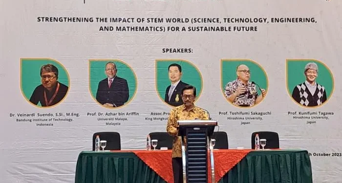 Rektor UIN Malang saat memberikan sambutan.