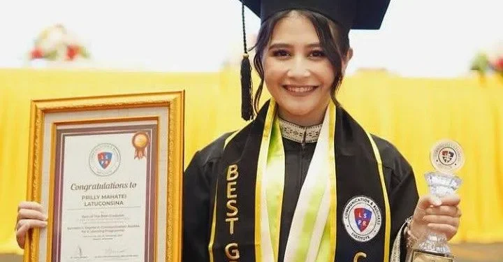 Prilly Latuconsina sebagai Ilustrator muda. Sukses di usia muda. (Foto/Pinterest @JenoGirl)