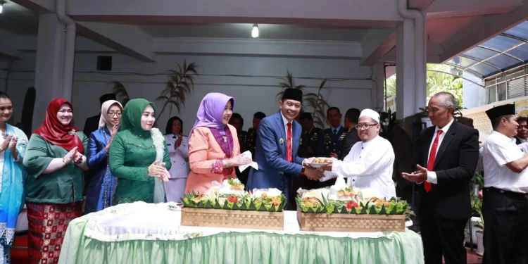 Pj Wali Kota Malang Wahyu Hidayat menggelar tasyakuran di rumah dinas. Foto / dok Pemkot Malang