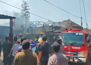 Rumah hangus terbakar