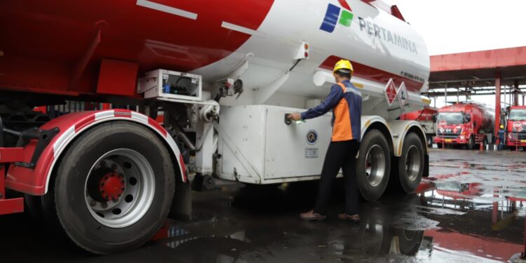 Ilustrasi isi ulang bensin. Foto / dok Pemkot Malang