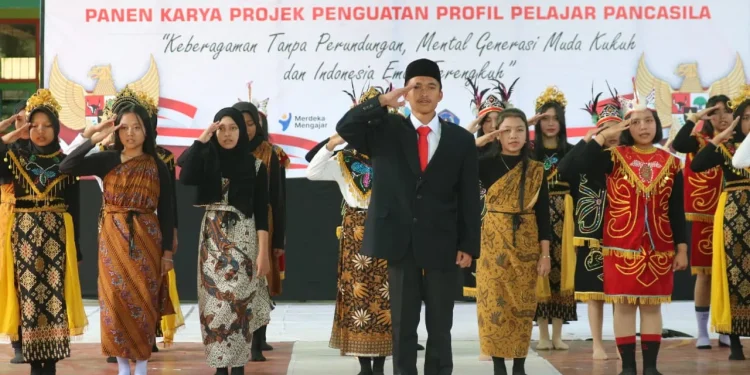 Penampilan siswa SMKN 1 Turen di Panen Karya Projek Penguatan Profil Pelajar Pancasila. Foto / dok SMKN 1 Turen