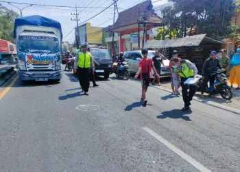 tewas tertabrak truk