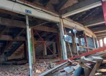 Kios-kios yang ada di Stadion Kanjuruhan telah dibongkar. Foto: Aisyah Nawangsari Putri