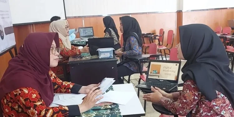 vokasi umm - D3 Perbankan & Keuangan Vokasi UMM Jaring Asisten Laboratorium Berkompeten
