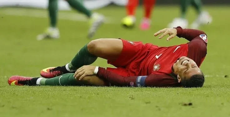 pemain sepak bola
