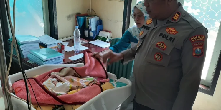 bayi terlantar