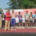 H Puguh Wiji Pamungkas memberikan  apresiasi bagi peserta yang paling awal meraih garis finish. Foto: Aisyah Nawangsari Putri