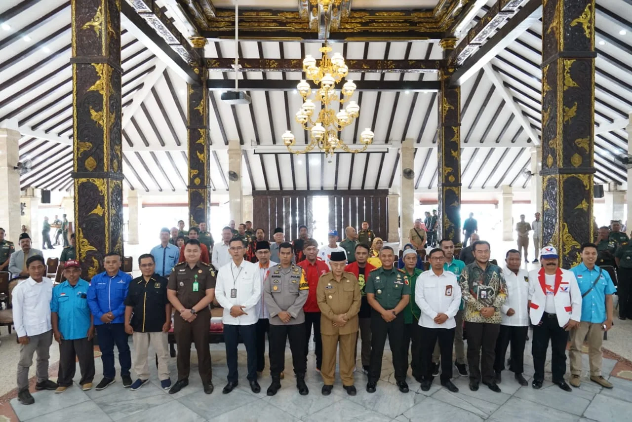 Foto bersama usai penandatanganan Deklarasi Pemilu Damai.