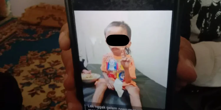 Potret bocah di Kota Malang yang menjadi korban penganiayaan sekeluarga.