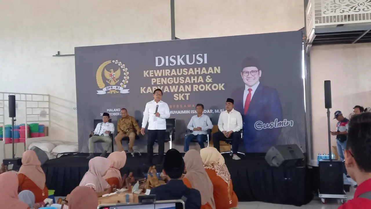 Cak Imin temui pekerja pabrik rokok di Kecamatan Pagelaran, Kabupaten Malang.