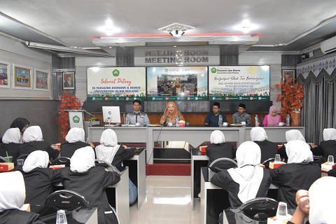 Dekan Fakultas Ekonomi dan Bisnis Universiats Islam Malang, Nur Diana, saat memberikan materi.