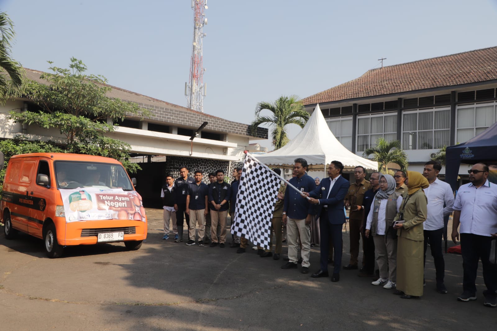 Pj Wali Kota Malang Wahyu Hidayat  dalam peluncuran distribusi beras SPHP oleh Perumda Tugu Aneka Usaha.
