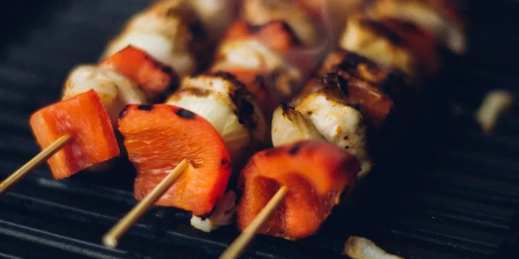 Sate kambing menjadi salah satu makanan favorit khas Padang.