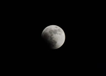 Ilustrasi gerhana bulan.