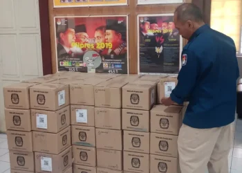 Tinta Pemilu 2024 yang telah tiba di KPU Kota Malang.