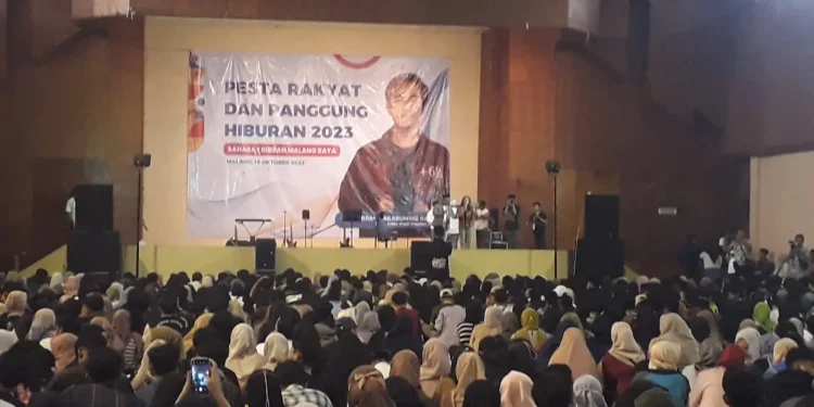 Ribuan mahasiwa dan pemuda di Malang mendeklarasikan dukungan untuk Gibran menjadi Cawapres mendampingi Prabowo.