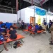 Pj Wali Kota Batu Aries Agung Paewai saat meninjau kondisi para petugas yang berjibaku menjinakkan api selama 2 hari.
