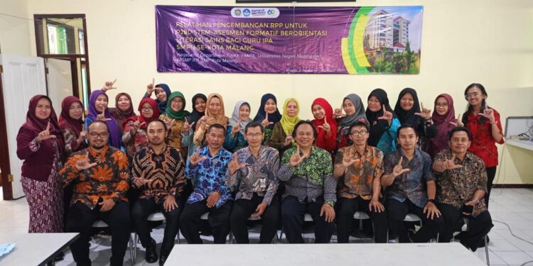 Pelatihan Pengembangan RPP untuk PjBL-STEM-AF Berorientasi Literasi Sains oleh Tim PkM Universitas Negeri Malang