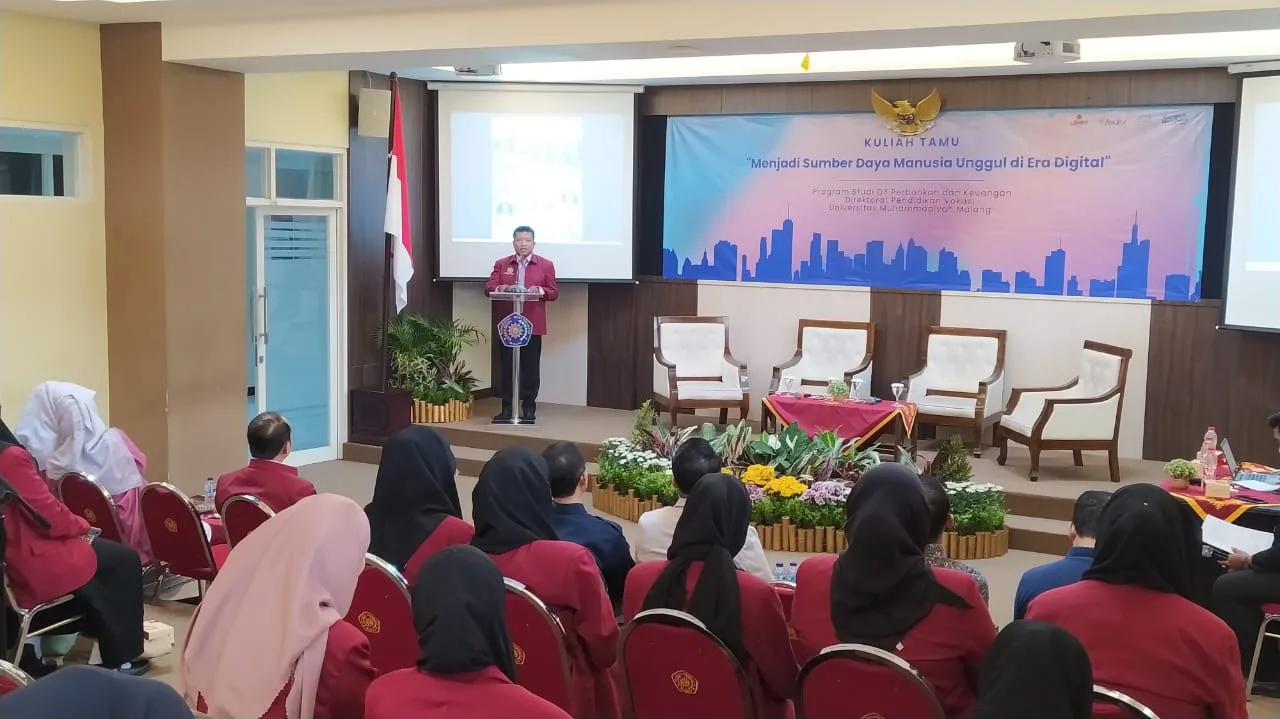 Ketua Prodi D3 Perbankan dan Keuangan Vokasi UMM Syamsul Hadi saat memberikan sambutan di Kuliah Tamu Perdana Vokasi UMM.
