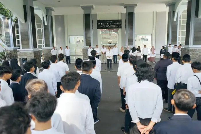 Suasana apel pagi UIN Malang.