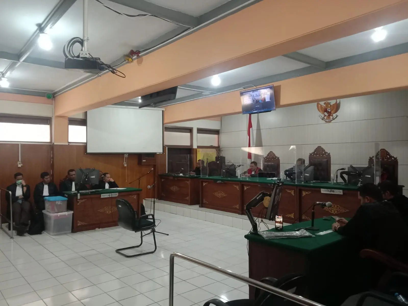 Persidangan agenda pembacaan vonis 8 terdakwa kasus perusakan Kantor Arema FC.