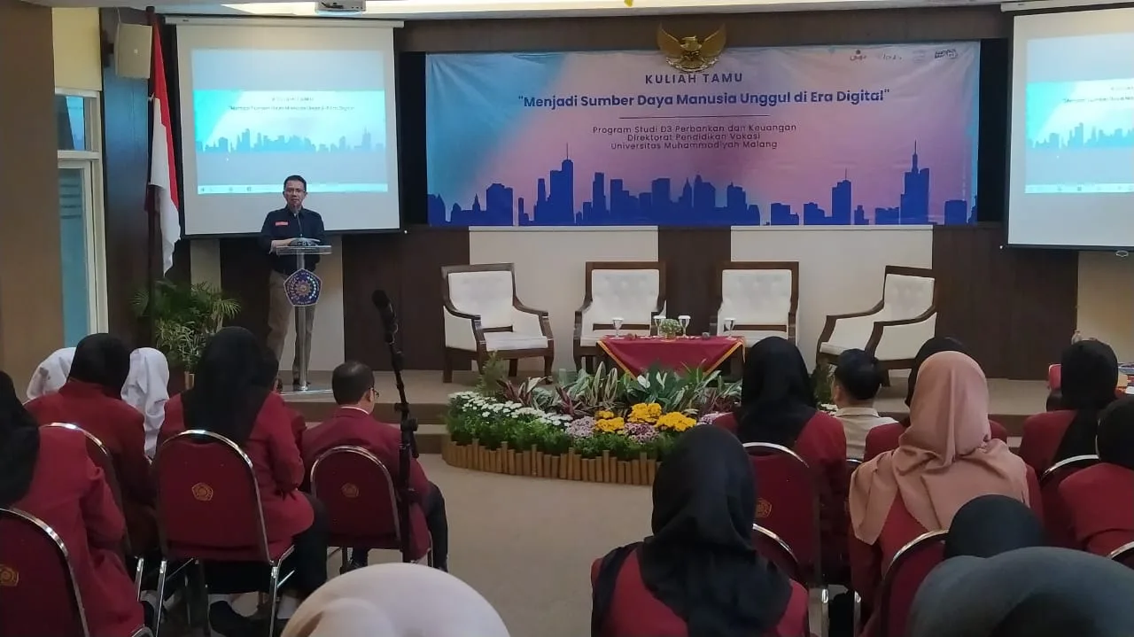 Direktur Direktorat Pendidikan Vokasi UMM, Assoc Prof Dr Tulus Winarsunu MSi saat memberikan sambutan di Kuliah Tamu Perdana Vokasi UMM.