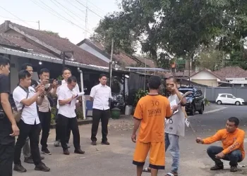 Tersangka peragakan 33 adegan dalam konstruksi pembunuhan di Desa Ganjaran, Kecamatan Gondanglegi.