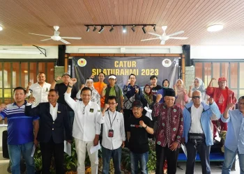 Suasana pertandingan catur silaturahmi yang digelar Seksi Ikatan Wartawan Olahraga (SIWO) dari Persatuan Wartawan Indonesia (PWI) Kota Batu di Taman Rekreasi Selecta.