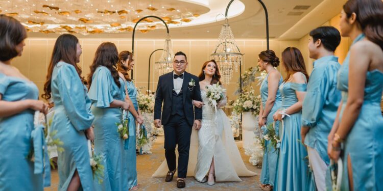 Momen pengantin saat rayakan pernikahan di Atria Hotel Malang