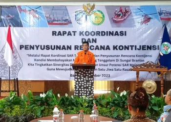 Dirops Basarnas Brigjen TNI (Mar) Edy Prakoso saat memberikan sambutan dalam rakor penyusunan rencana kontijensi penyelamatan orang tenggelam di Sungai Brantas.
