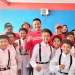 Pj Wali Kota Malang, Wahyu Hidayat berfoto bersama dengan guru dan siswa usai menghadiri Peringatan Hari Guru Nasional.