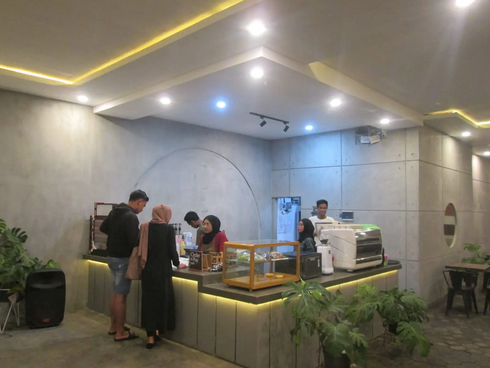 Area Kasir di Cuscuss Cafe.
