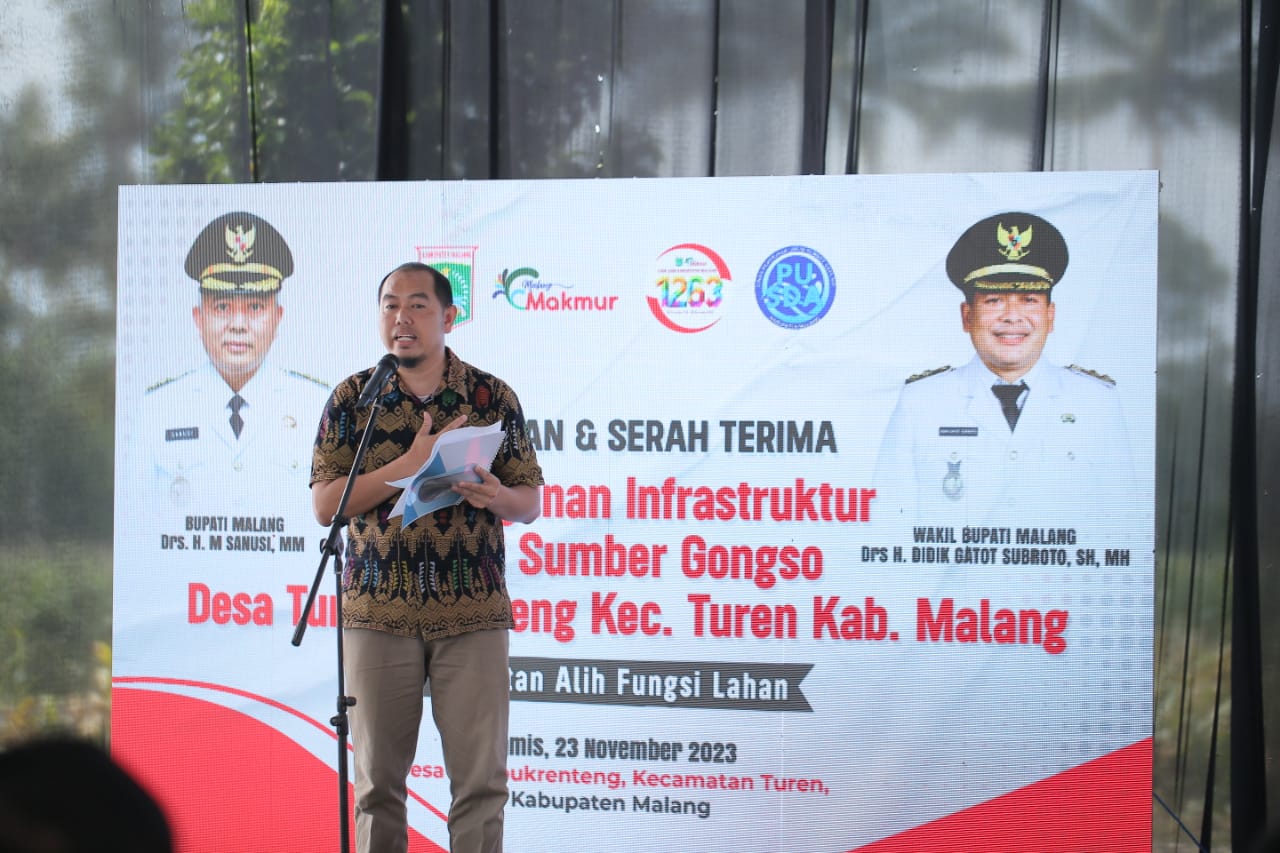Kegiatan alih fungsi lahan Sumbergongso, Tumpukrenteng, Turen, Kabupaten Malang. 