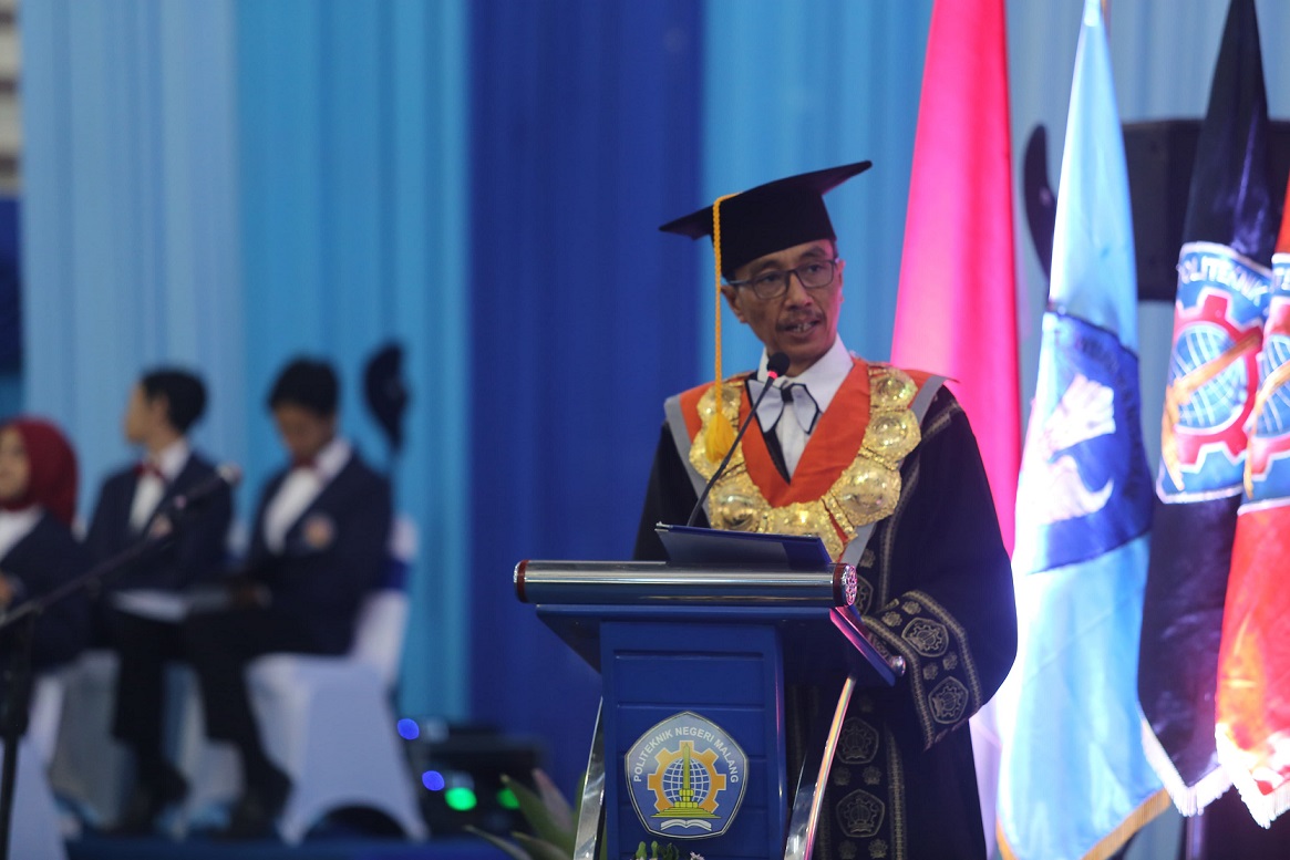 Direktur Politeknik Negeri Malang (Polinema) Supriatna Adhisuwignjo, ST., MT, saat memberikan sambutan. 