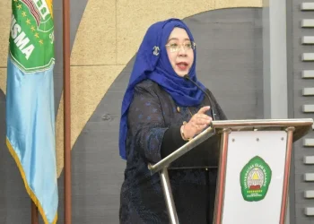 Dekan Fakultas Ekonomi dan Bisnis Universitas Islam Malan, Nur Diana SE, MSi, CBV, CERA, saat memberikan sambutan.