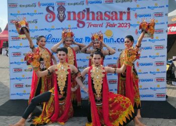 6 siswa SMKN 2 Malang meraih juara dalam lomba tari nusantara yang digelar Singhasari Travel Fair.