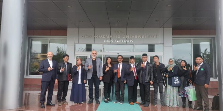 Kunjungan Rektor UIN Malang bersama rombongan di Universitas Ondokuz Mayiz Turki.
