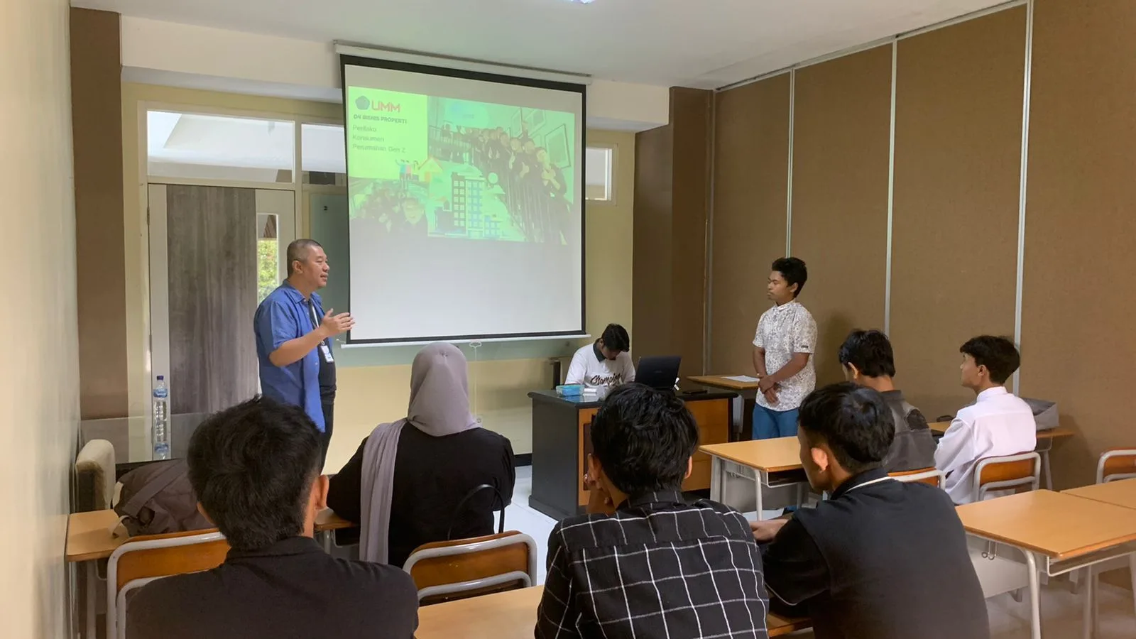 Suasana perkuliahan di D4 Bisnis Properti Fakultas Vokasi UMM.